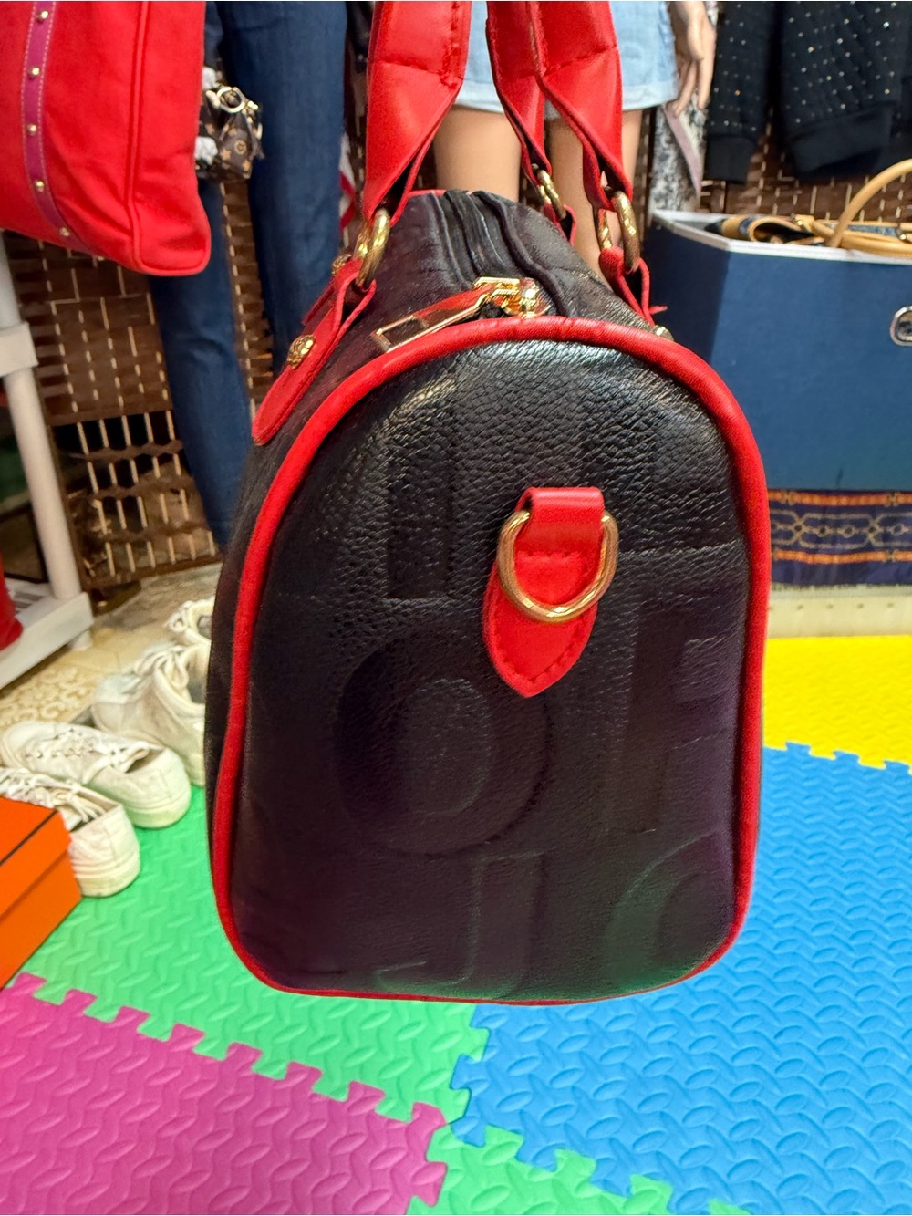 GIVEAWAY unbranded handbag - Picture 3 of 3